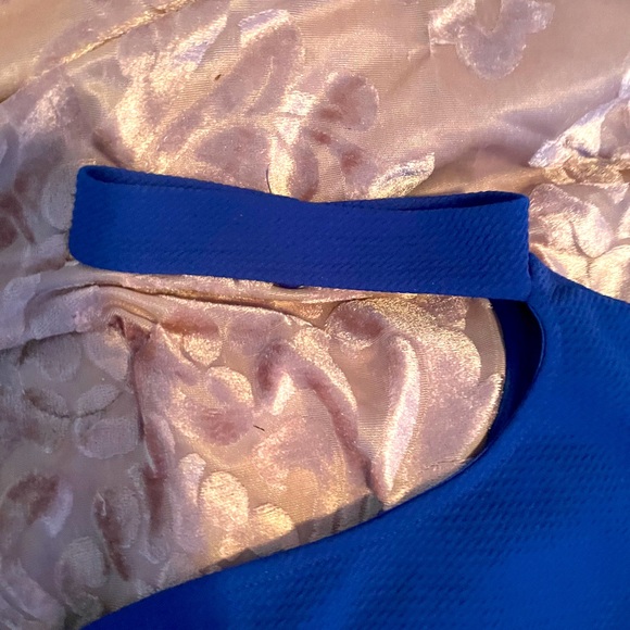 Beautiful dramatic hi-lo style sleeveless top - Picture 3 of 3